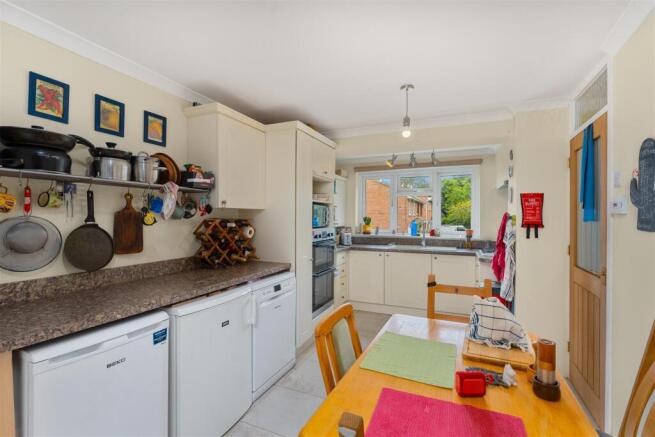 9 Hillside Close, Banbury-6.jpg