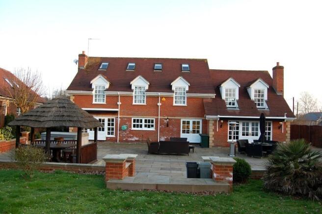 PATIO & REAR VIEW