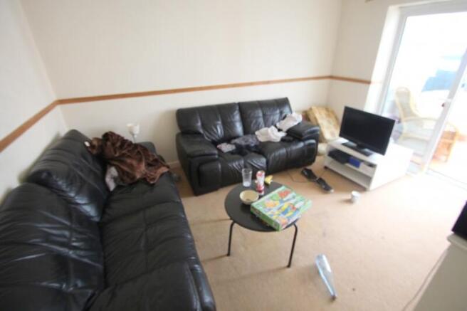 4 bed Semi-Detached to rent Image 6