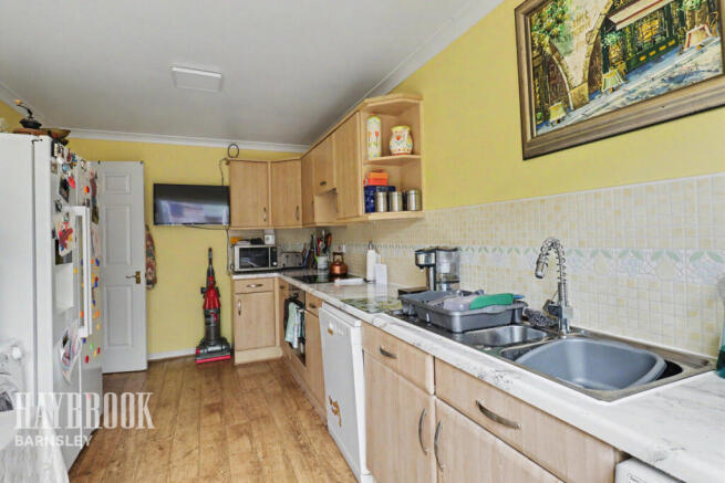 4 bed Detached for sale Image 6