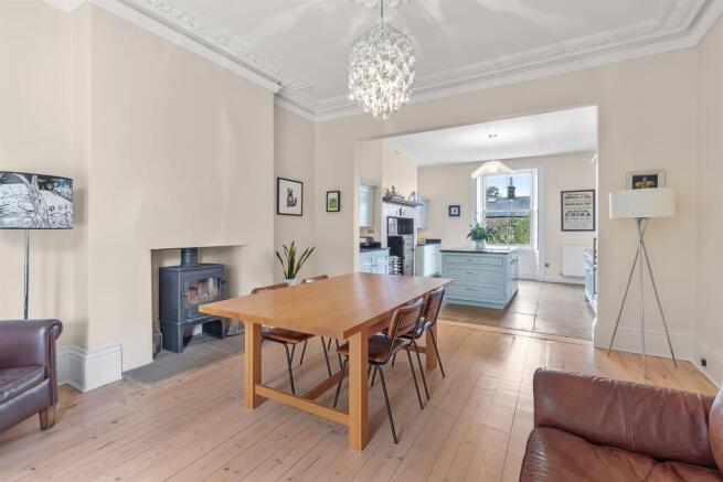 6 bed Semi-Detached for sale Image 11