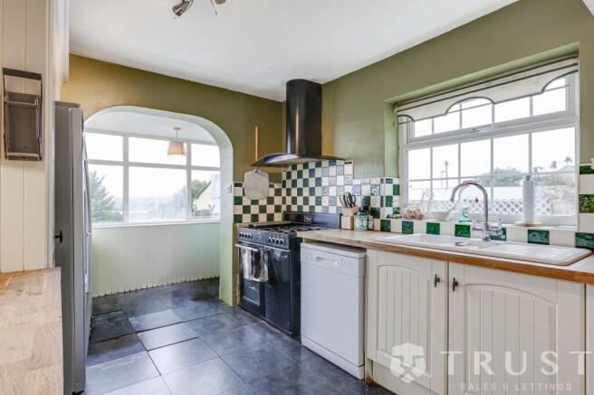 4 bed Detached for sale Image 9