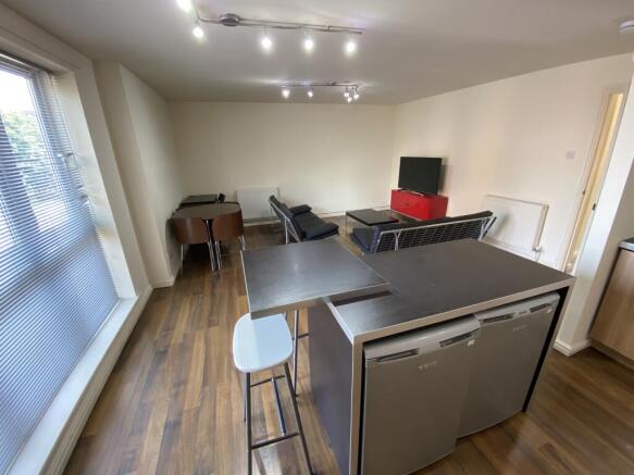 2 bed Ground Flat to rent Image 5