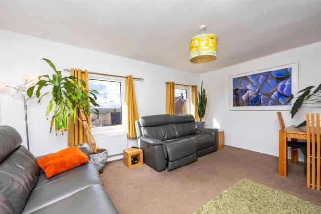 Barnet Way 19 LIVING ROOM 2.jpeg