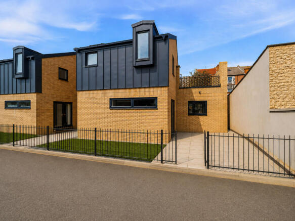 3-bed house on Market Garden Mews, Chadwell Heath, RM6, £550,000