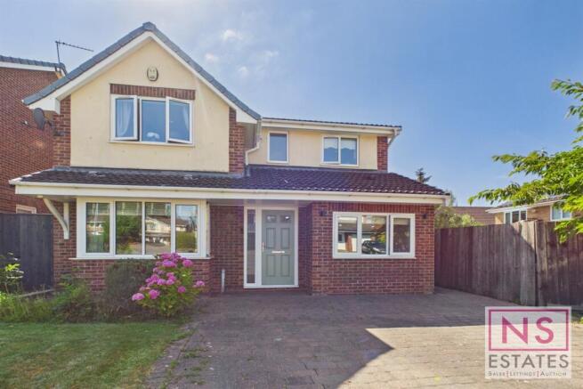 4 bed Detached for sale Image 5