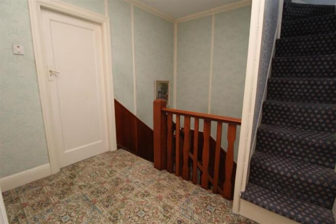 FIRST FLOOR LANDING