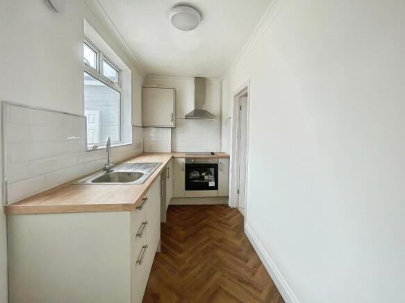 2 bed Terraced to rent Image 6