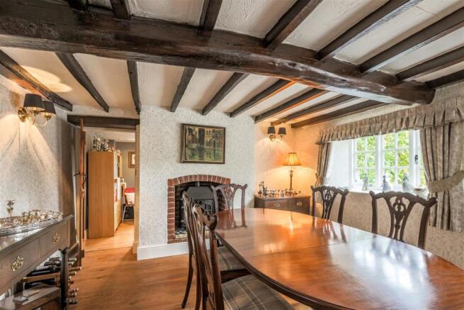 dining room 014.jpg