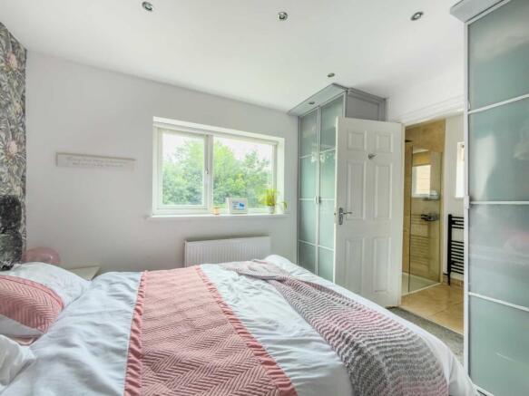 3 bed Detached for sale Image 12