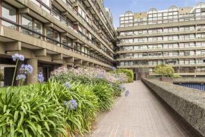 89, Breton House, Breton Highwalk, Barbican, London EC2Y 8PQ