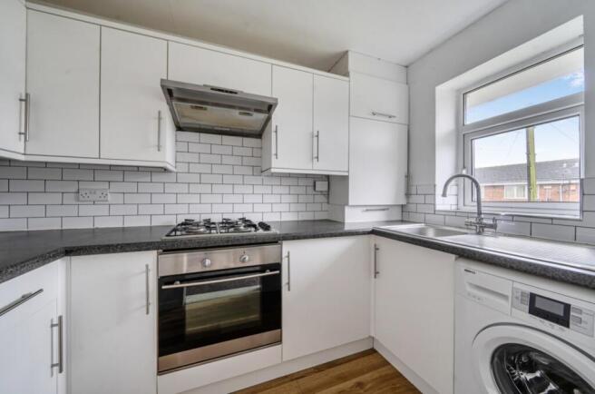 Fully fitted kitchen