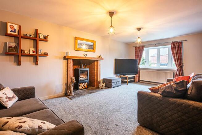 3 bed Semi-Detached for sale Image 7