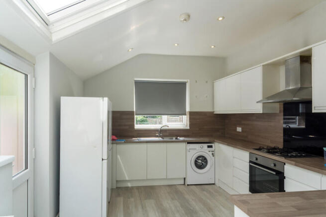 5 bed House of Multiple Occupation for sale Image 7