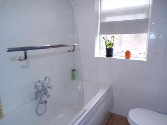 HultonSt47bath2.JPG