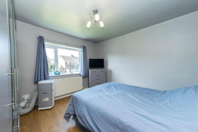 4 bed Semi-Detached Bungalow for sale Image 12