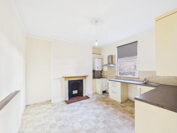 6 bed Town House for sale Image 7