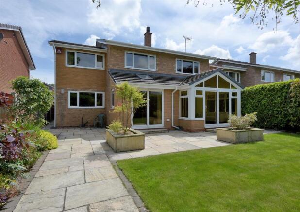 LANDSCAPED REAR GARD