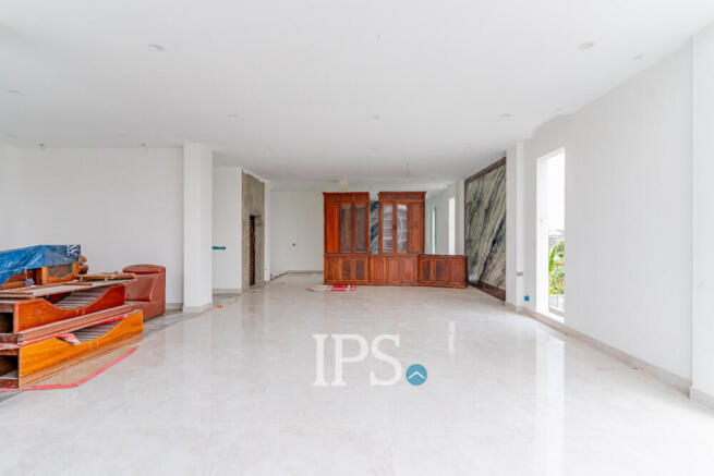 4 Bedroom Villa For Sale - Tonle Bassac, Phnom Penh