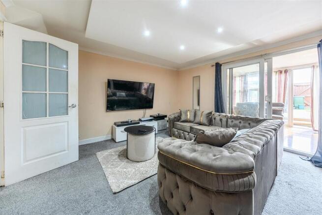 lounge 1.jpg