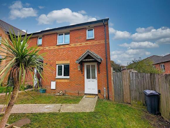 3-bed house on St. Margarets Glade, Ventnor, £215,000