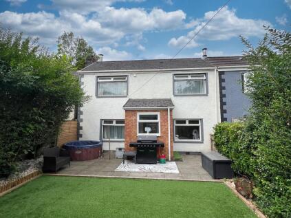 Bridgend Road, Aberkenfig, CF32