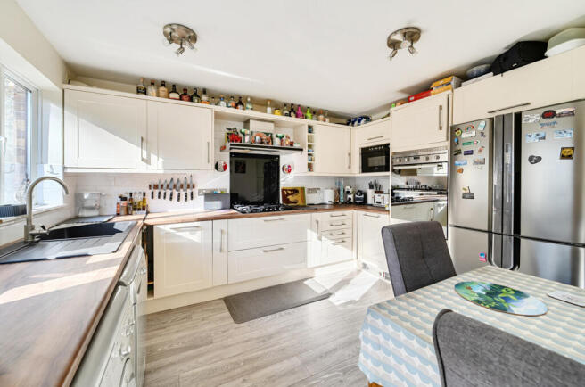 1415830-7-69a576f...