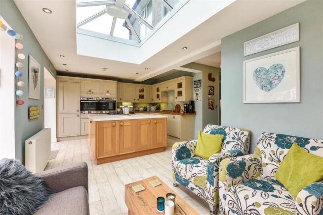 Sitting/Kitchen