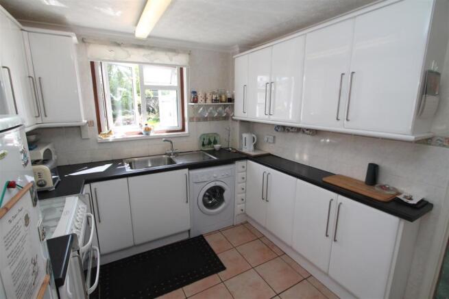 Kitchen 1.JPG
