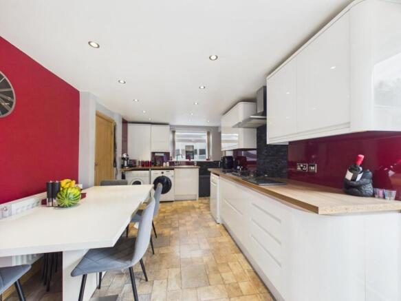 4 bed House for sale Image 4