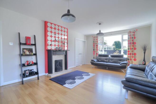 5 bed Detached for sale Image 7