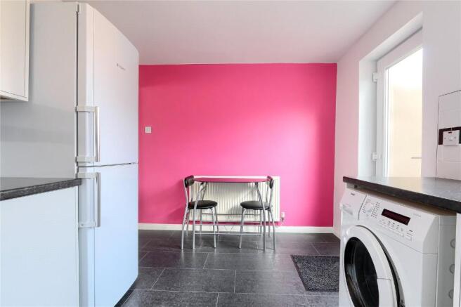 2 bed Semi-Detached to rent Image 4