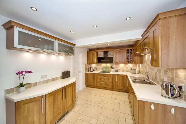 4 bed Detached for sale Image 12