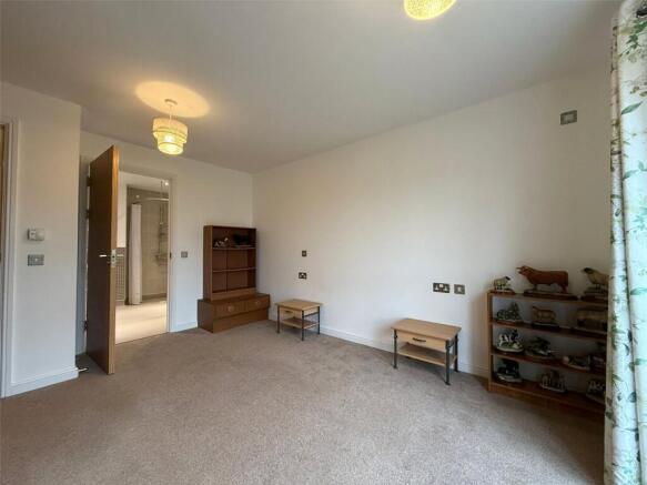 2 bed Apartment for sale Image 6