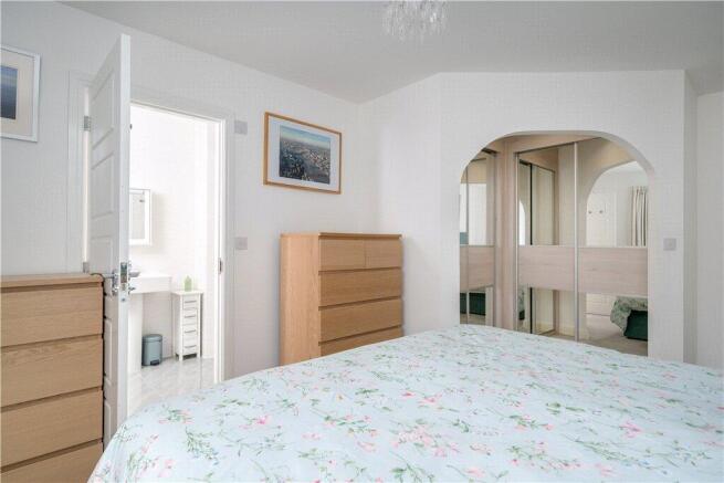 4 bed Detached for sale Image 11