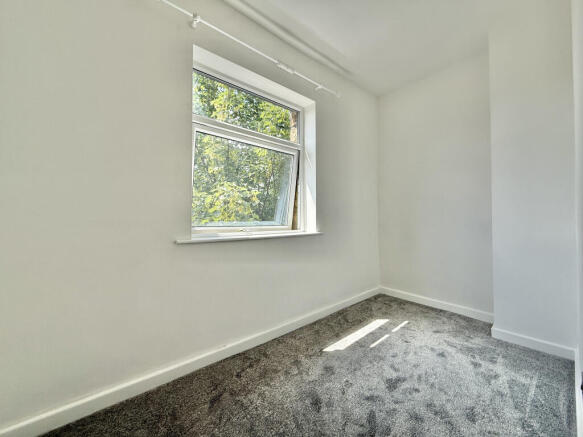 3 bed Terraced to rent Image 8