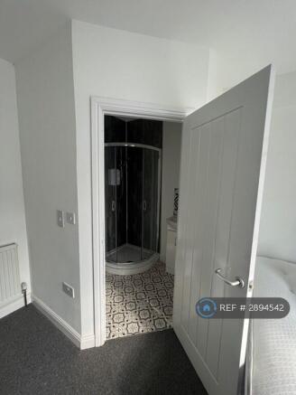 1 bed House Share to rent Image 5