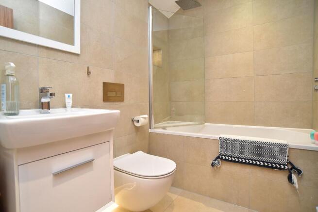 3 bed Flat for sale Image 8