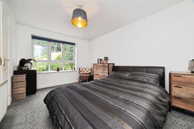 3 bed Apartment for sale Image 7