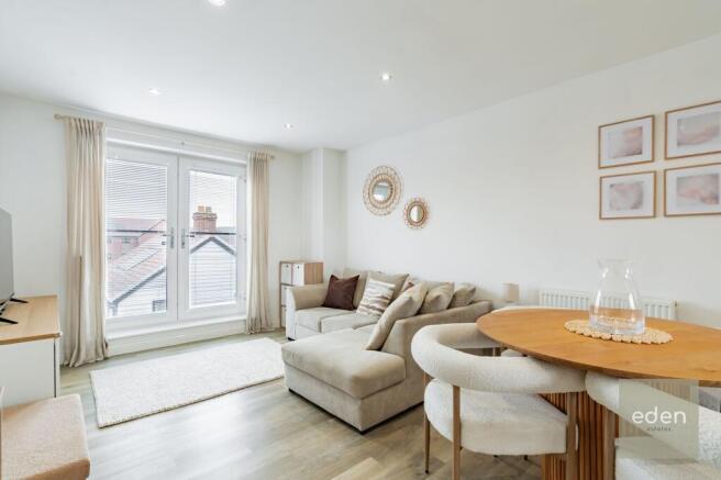 LIVING/DINING AREA