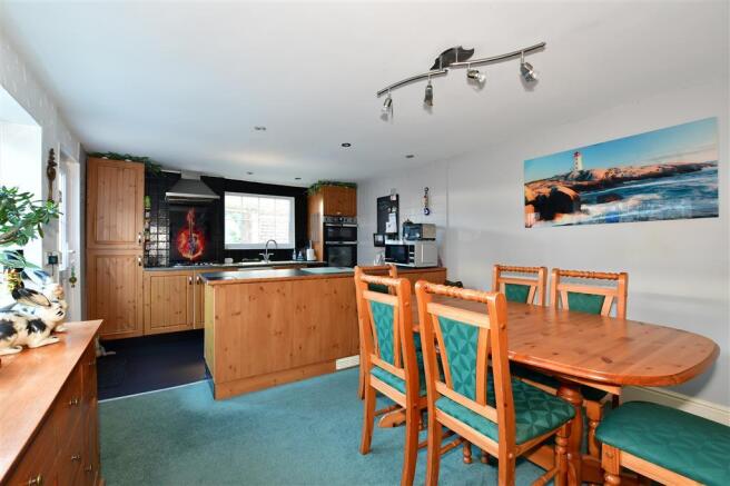 Kitchen/ Dining Room