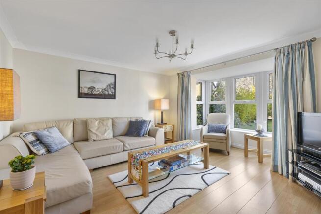 6 bed Detached for sale Image 7