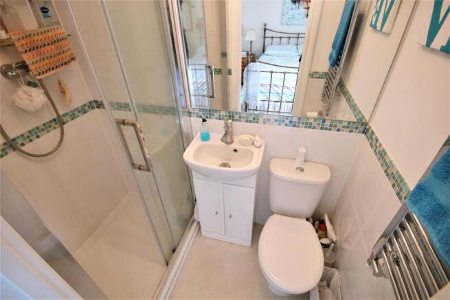 ensuite1.jpg
