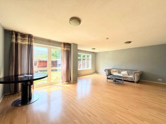 Lounge/dining area