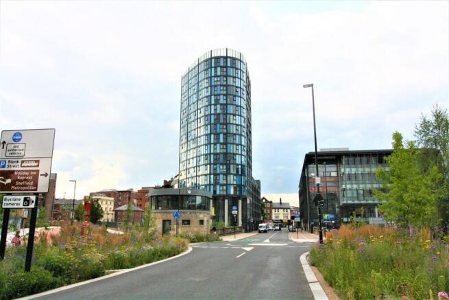 2 bed Apartment to rent Image 5