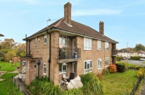 118, Raynel Drive, Lawnswood, Leeds LS16 6BL