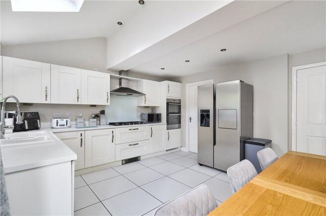 5 bed Detached for sale Image 4