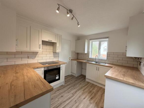 Kitchen 2.jpg