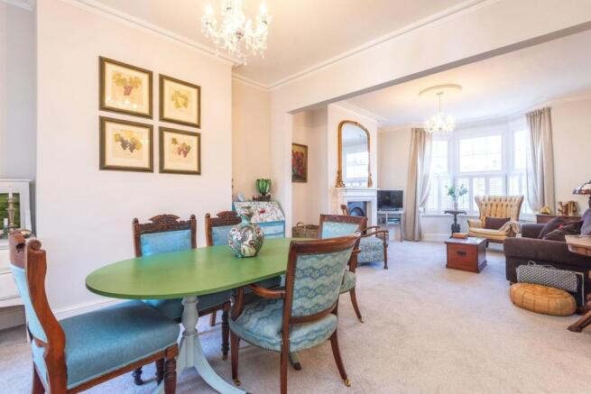 Lounge/Dining Room