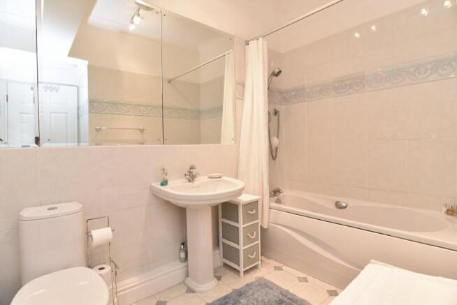 1 bed Flat for sale Image 6